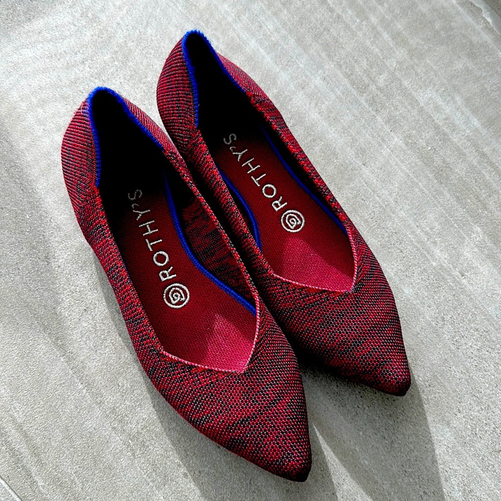Beautiful, comfy red and gray Rothy’s flats with pointy toe. Perfect for any day